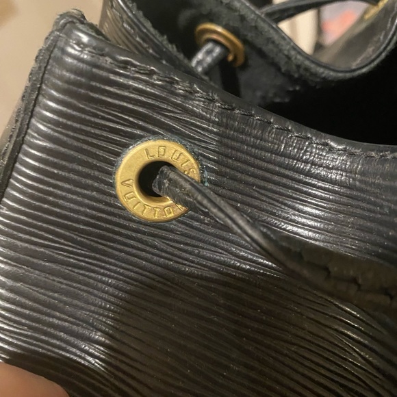 Authentic Vintage Black Epi Leather Drawstring Shoulder Purse - Picture 7 of 15